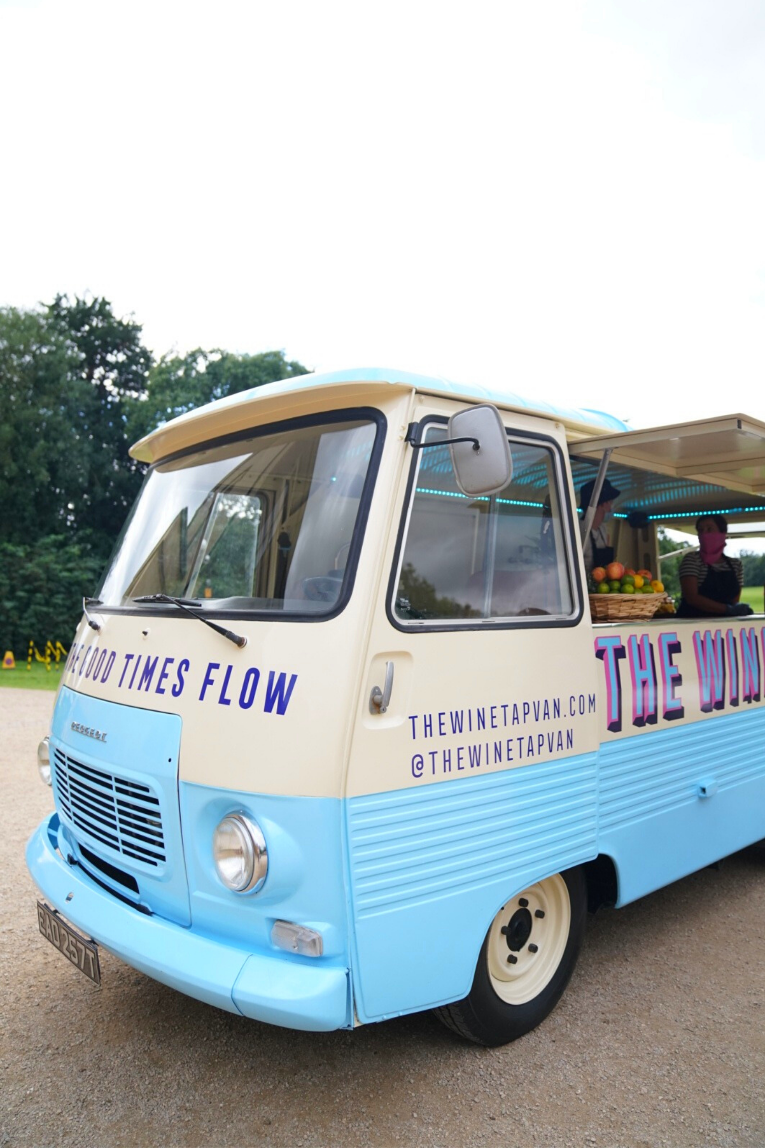Gorgeous 1970s Van with Wine-On-Tap & Full Bar Menu