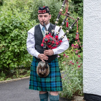 London Bagpiper