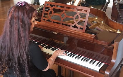 Professional Pianist Kamla Piano
