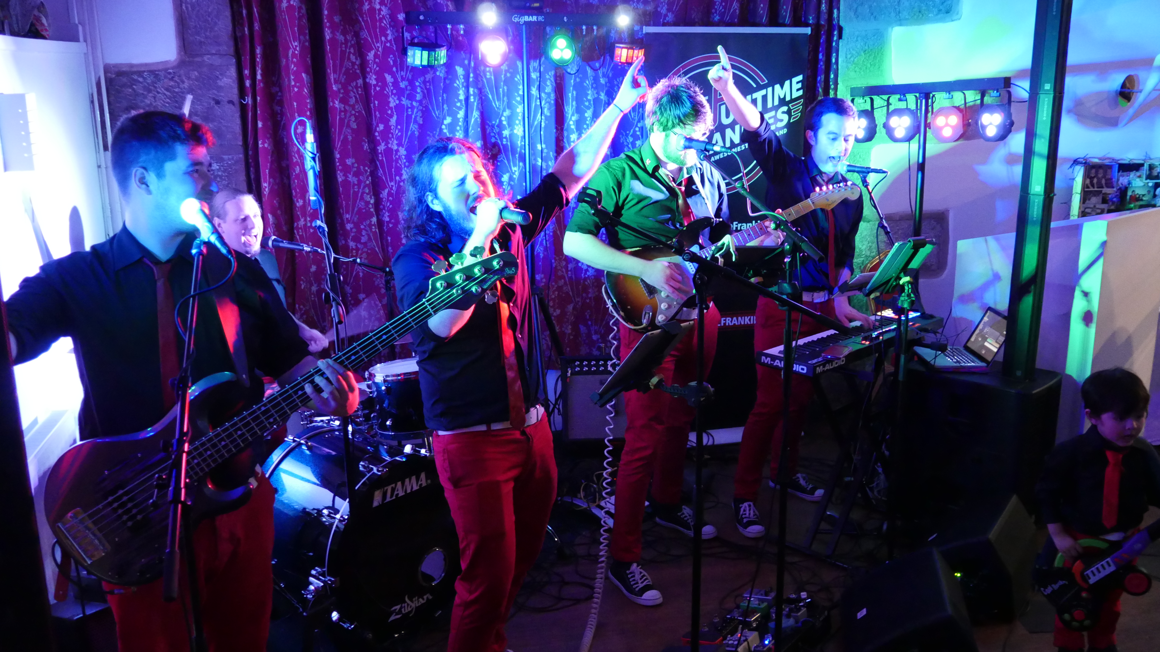 Pure Live Energy from 'The Funtime Frankies'