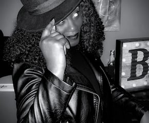 Just Whitney & Soul Singer with Wide Genre of Soul, Mowtown, Gospel & Pop