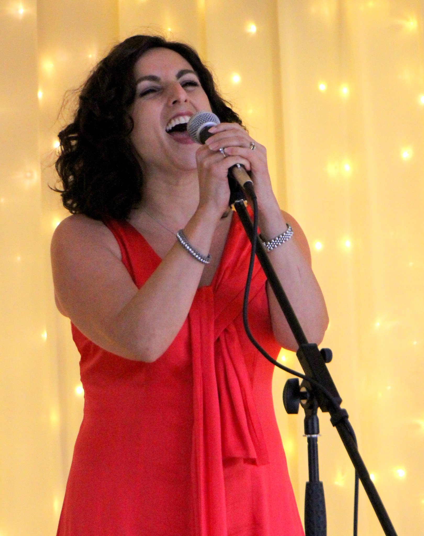 Joanna Lee Performance with Lots of Floor Fillers