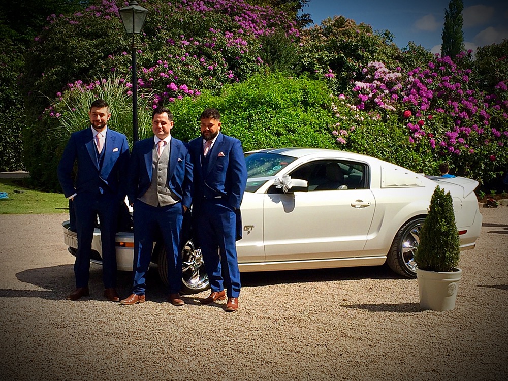 White Ford Mustang GT