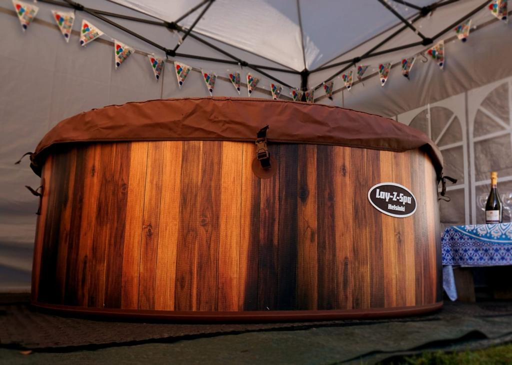 Leisure & Relaxation in Beautiful Hot Tub