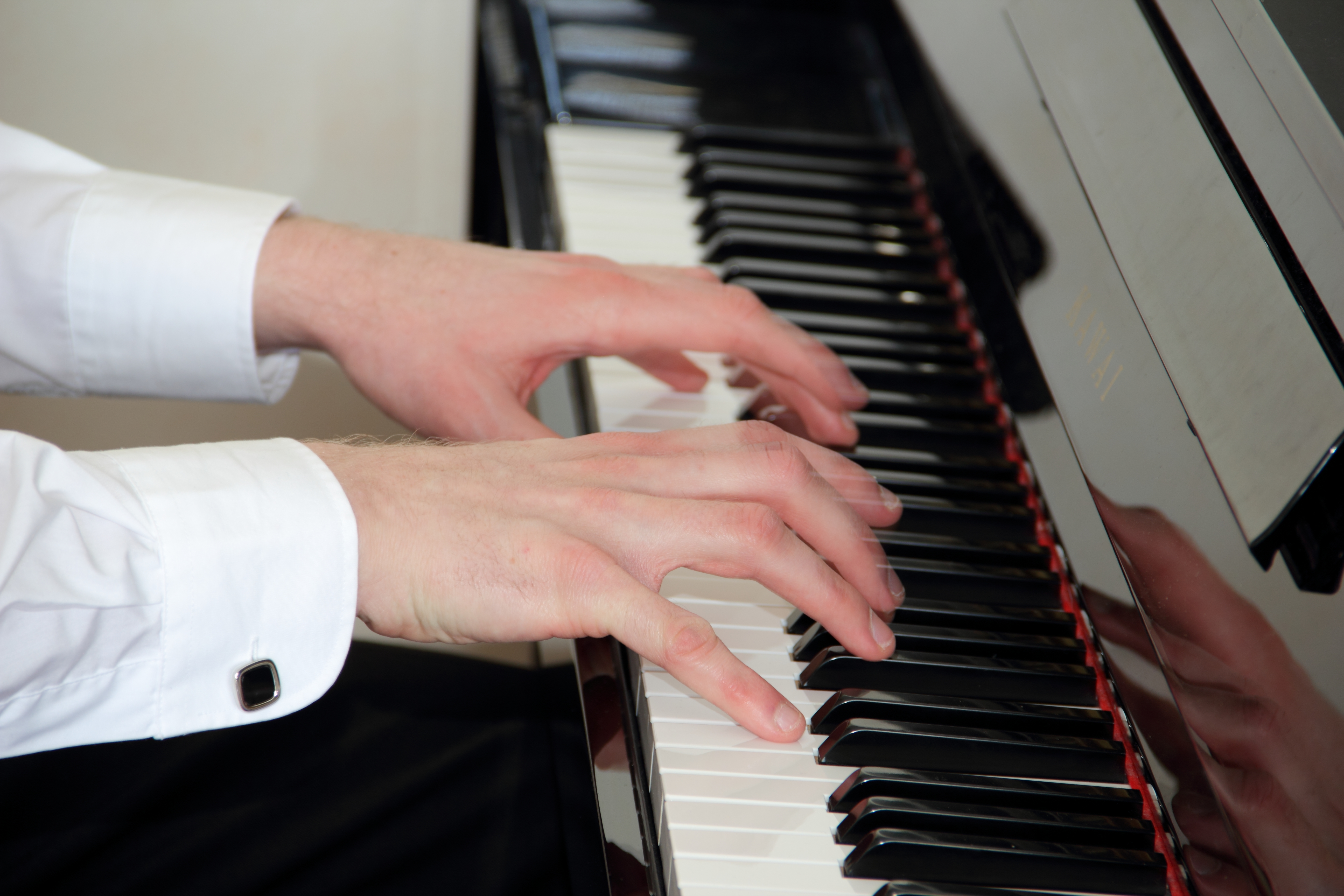 Tom Kelsey, Pianist with a Large & Diverse Repertoire