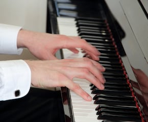 Tom Kelsey, Pianist with a Large & Diverse Repertoire