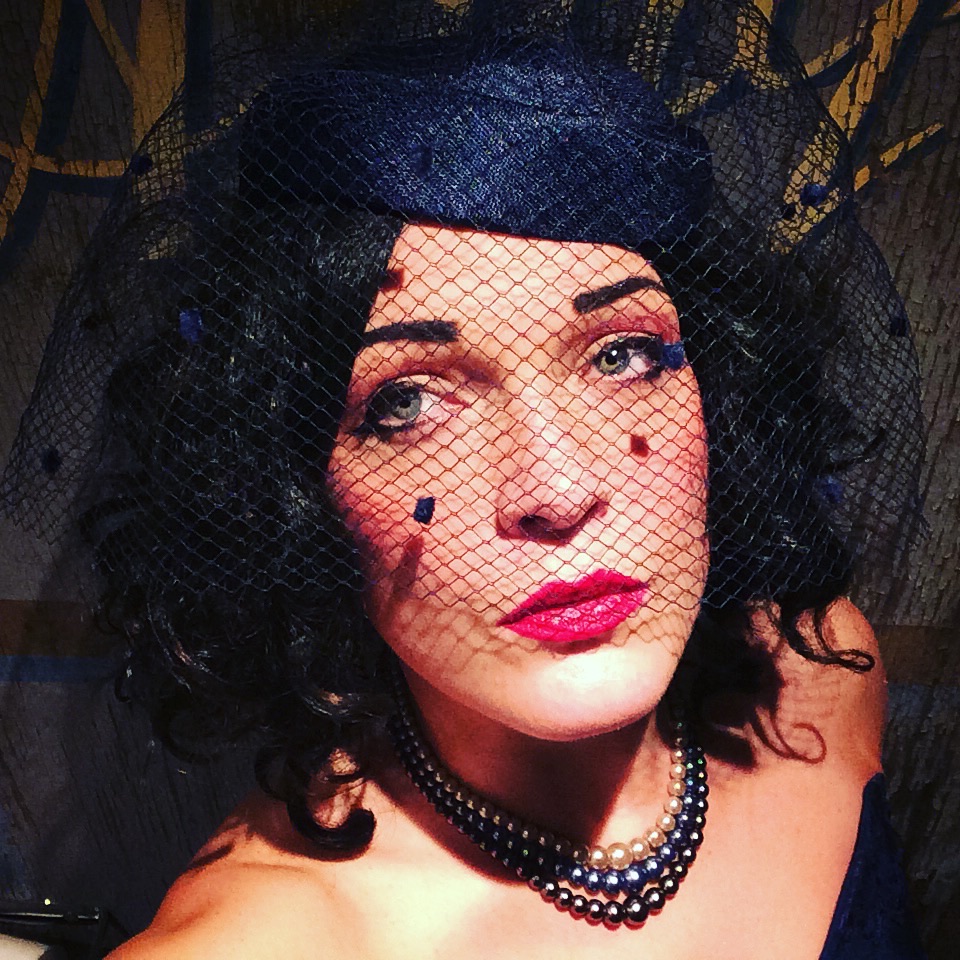 French Comedy Chanteuse - Interactive songstress from a bygone era.