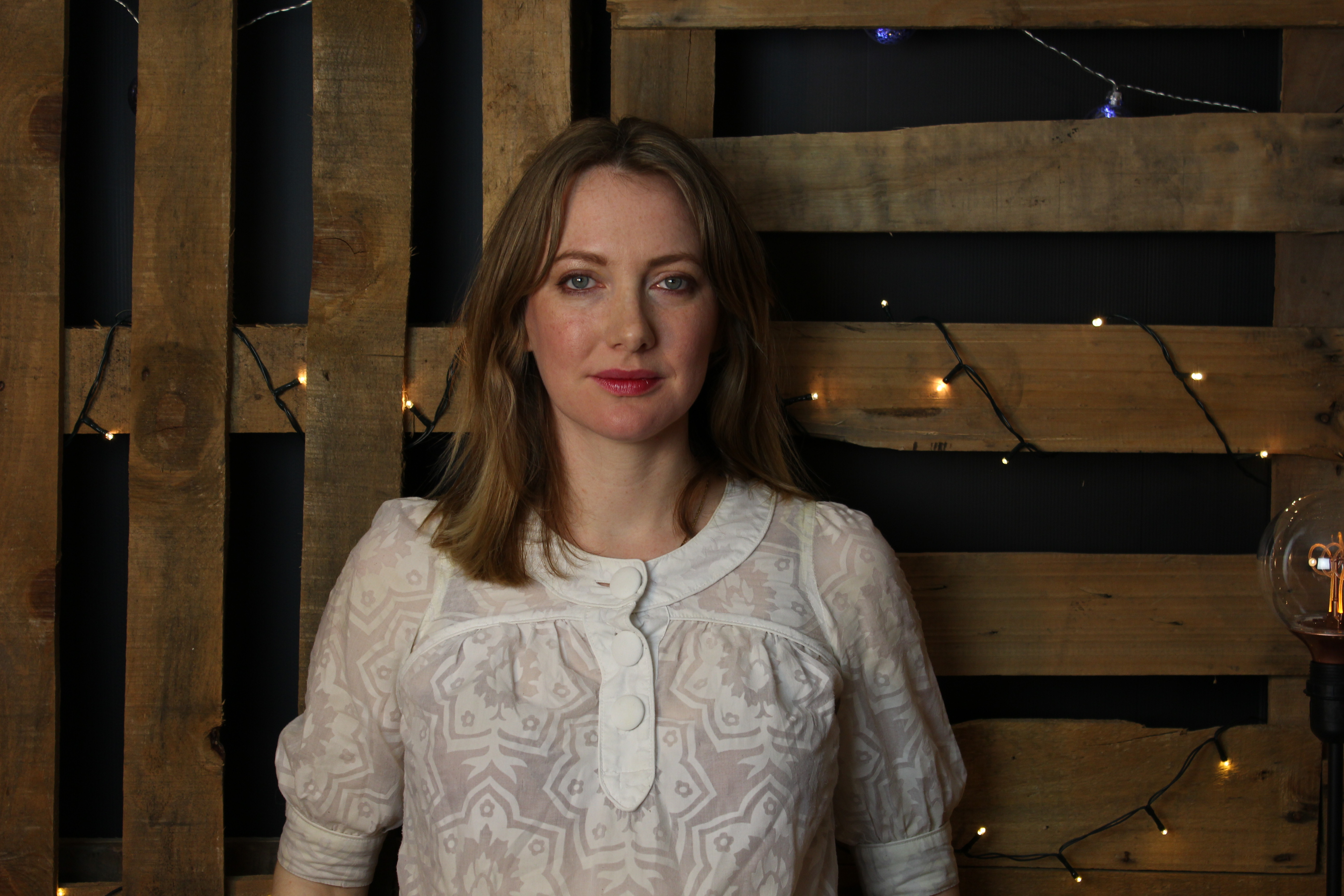 Uplifting folk pop covers by singer-guitarist Elie Rees