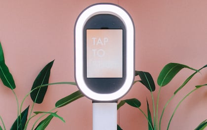 Open Air Selfie Pod with Popular Boomerang Function