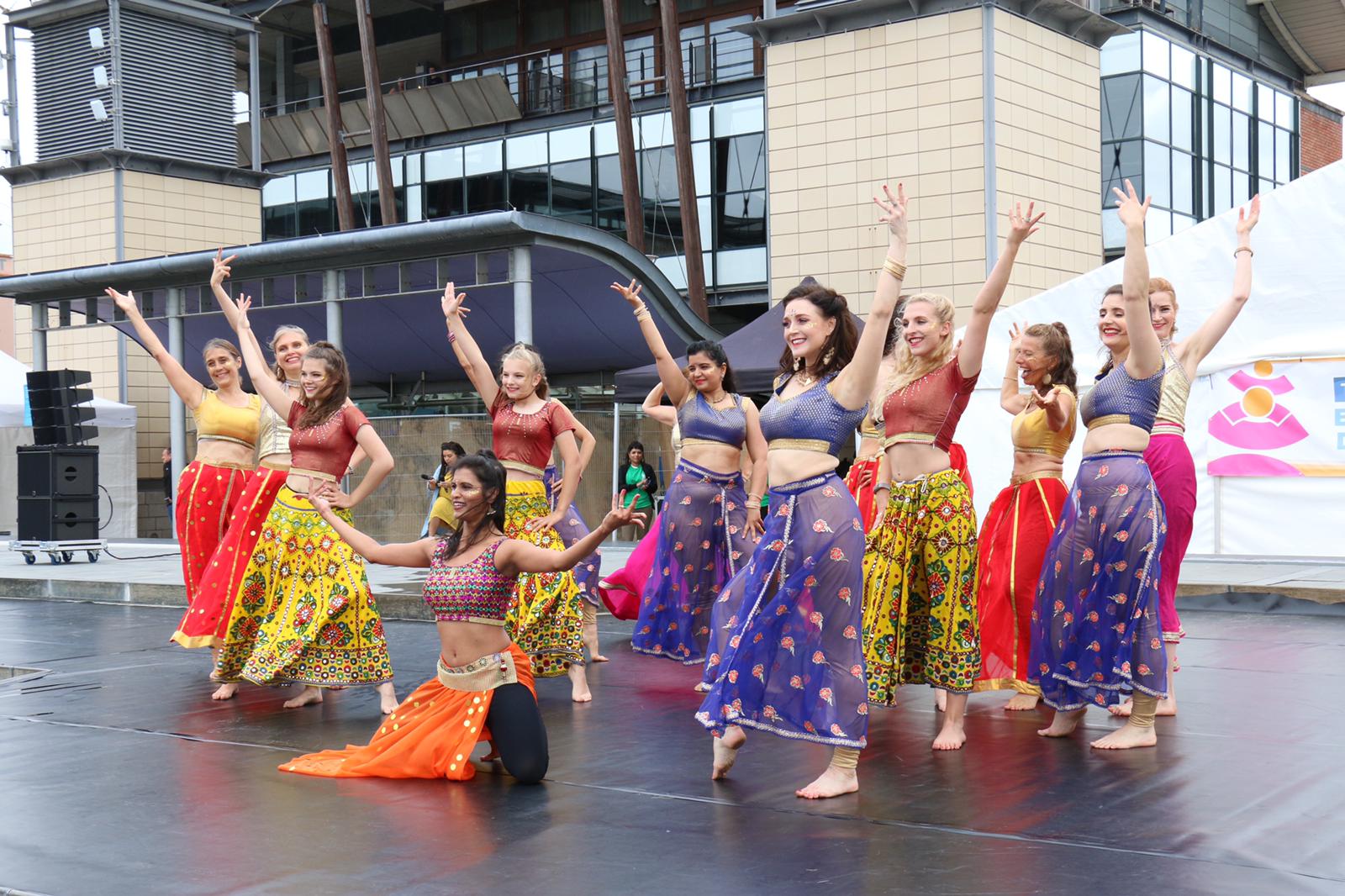 Bollywood Dance Show Topped With Traditional Outfits & Peppy Music
