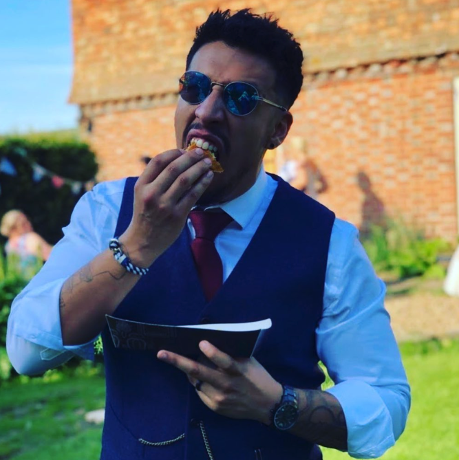 Gourmet Burgers & Hot Dogs Served with Crispy Onions & Skin On Fries