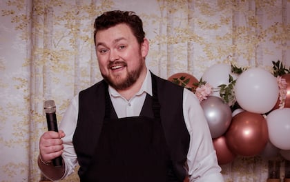 Suffolk Singing Waiter will Amaze Your Guests