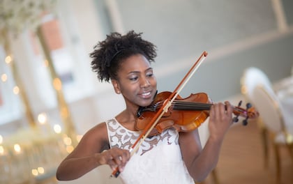 Acoustic & Electric Violinist Iyanna Monique