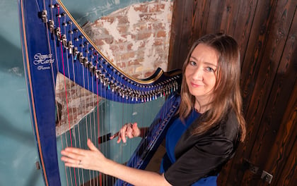 Traditional Scottish Electric & Acoustic Harp Player Maureen Hunter