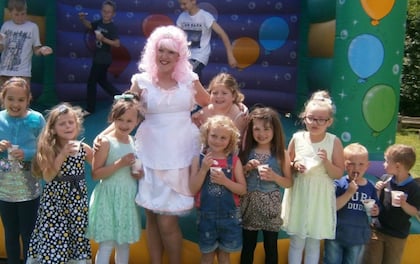 Full 2 hour party with Candy Floss, Balloon Modelling, Games & Dancing