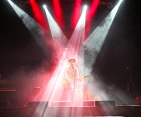 Steve Young Provides Brilliant Guitar Skills & Vocals