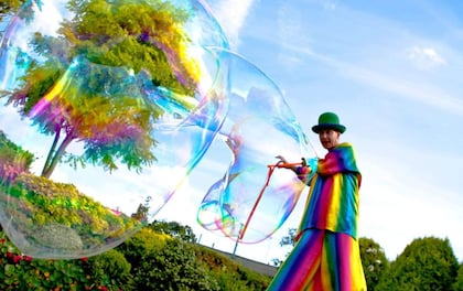 Outdoor Gigantic Bubble Making Performer