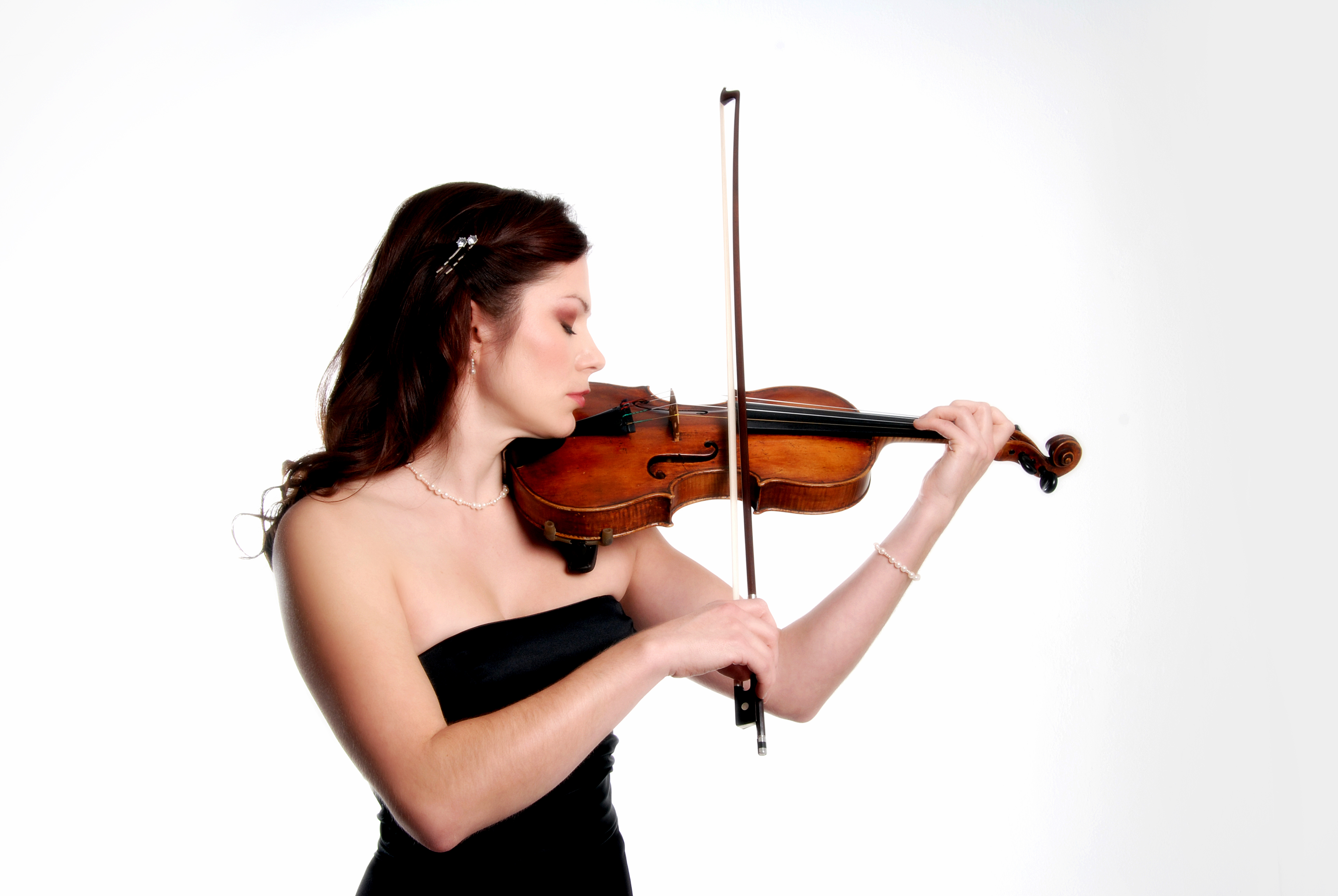 Felicity Broome-Skelton Classical Violinist Perfect For Your Special Day