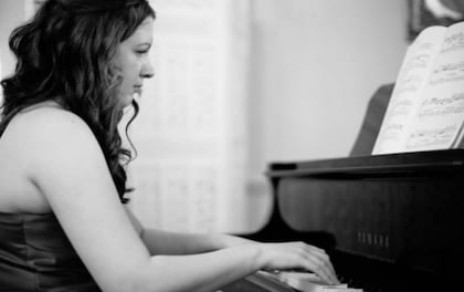 Professional & Experience Pianst Vikki Hoodless