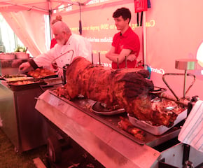 Mouth-Watering Full Size Pig Roast