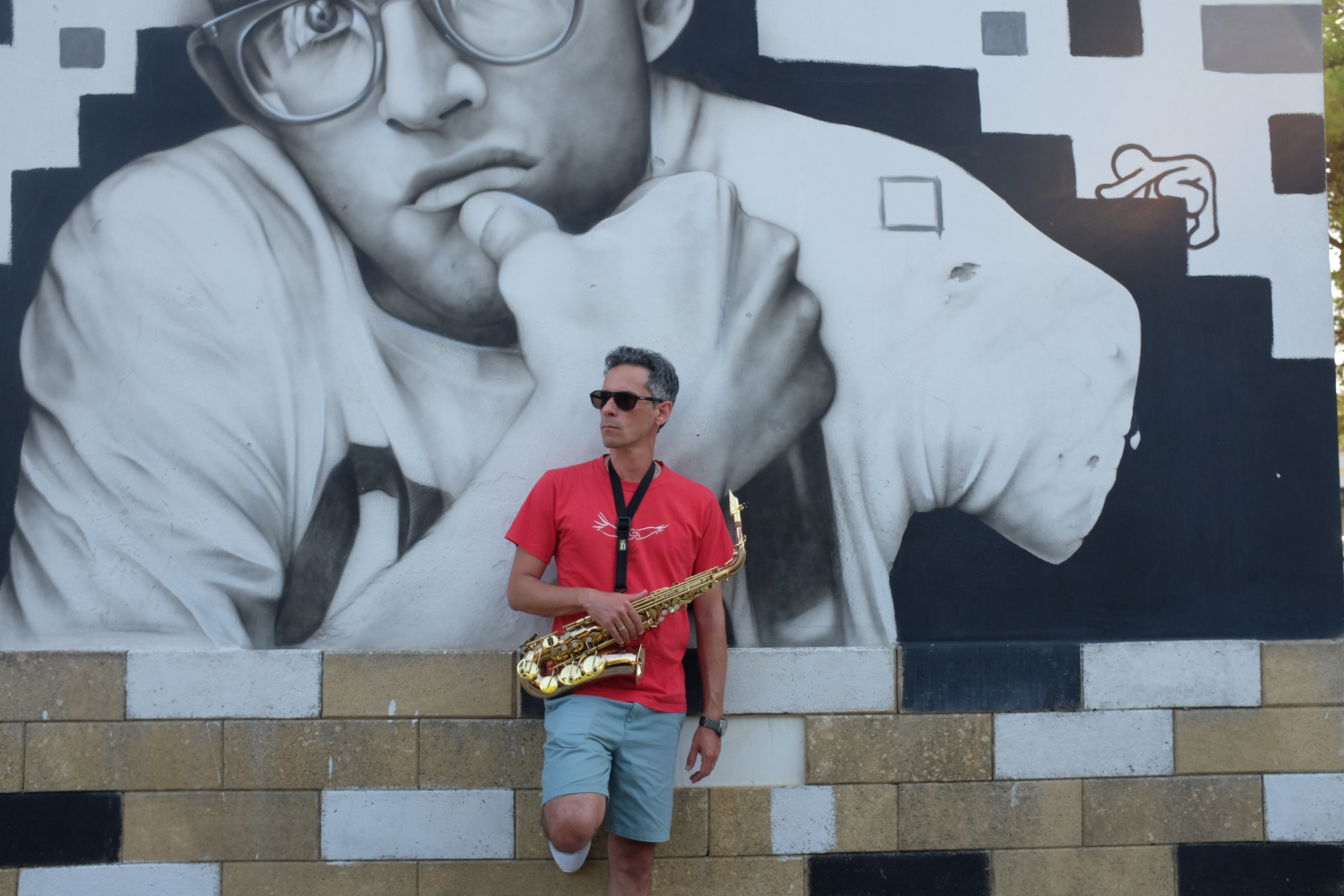 'Carlo Saxophonist's' Band Create Jazz-Inspired Environment