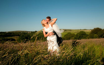 Relaxed & Personable Wedding Photography That Enriches Your Big Day