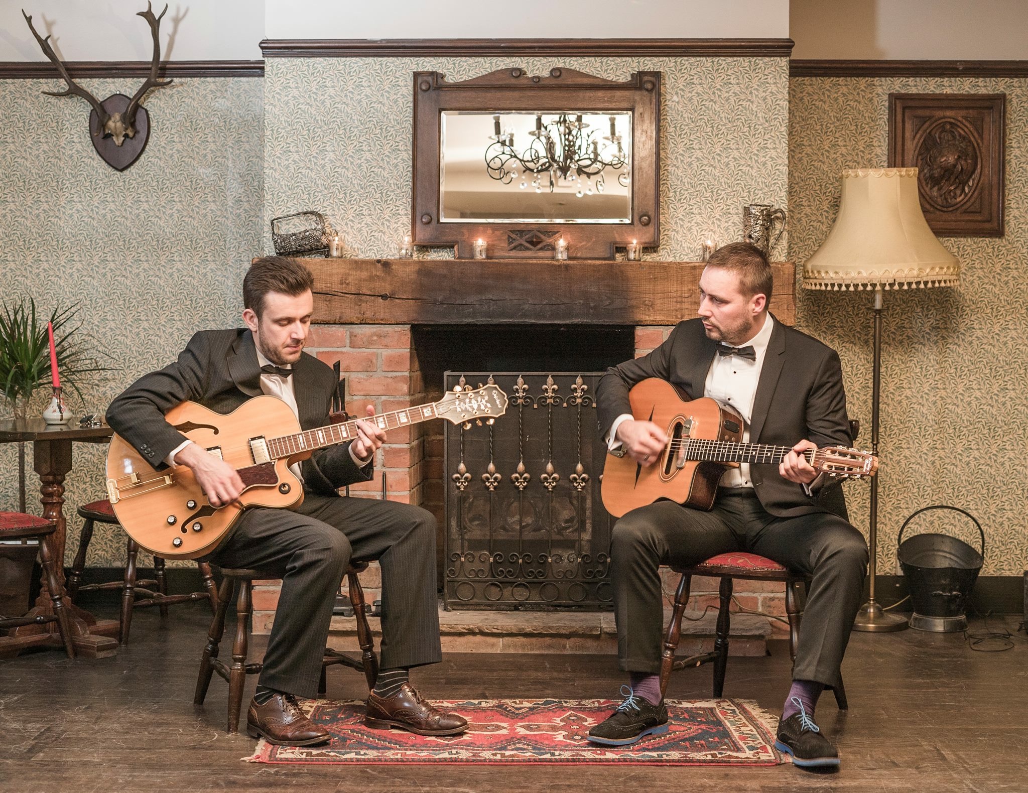 'Swing Zippers' Perform Gypsy Jazz, Latin, Swing & Pop