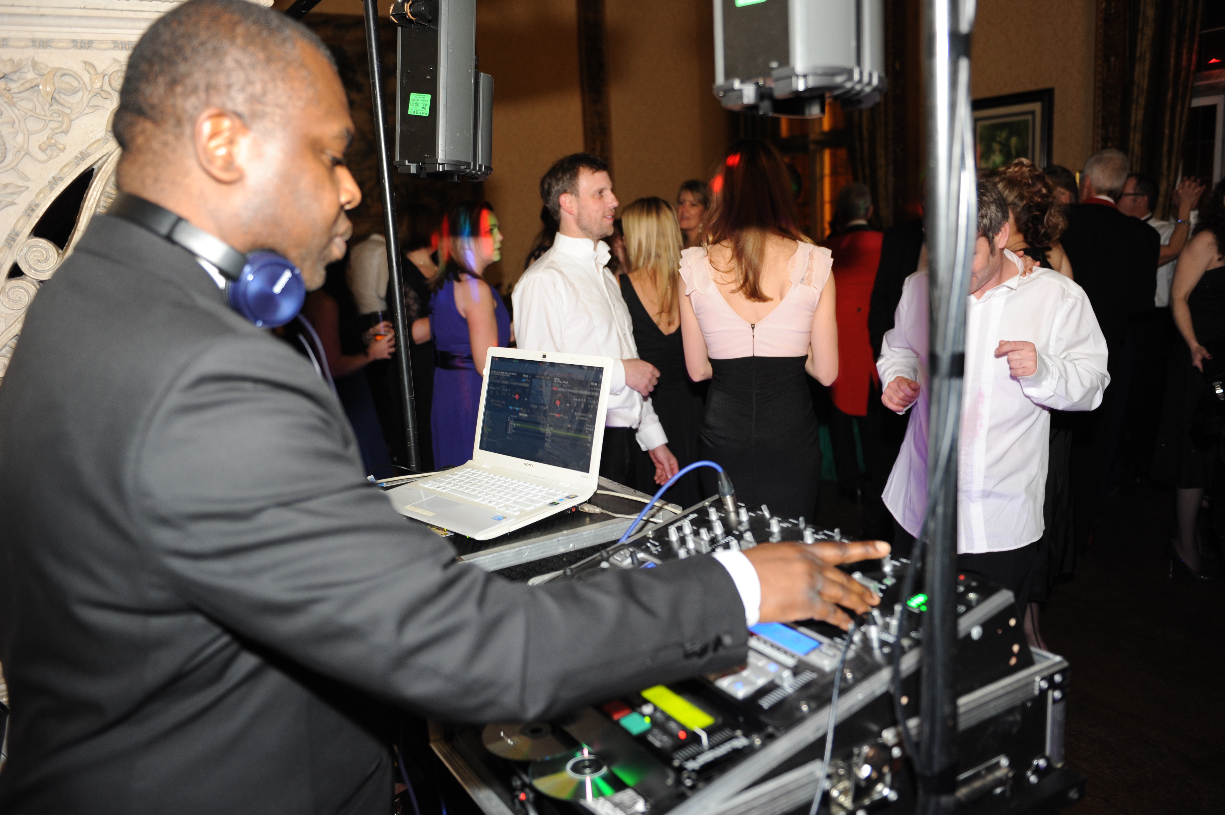 DJ Bio With Disco Rig & Over 15000 Songs From All Music Genres