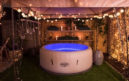 Relax with Your Loved Ones in Luxury-Style Hot Tub