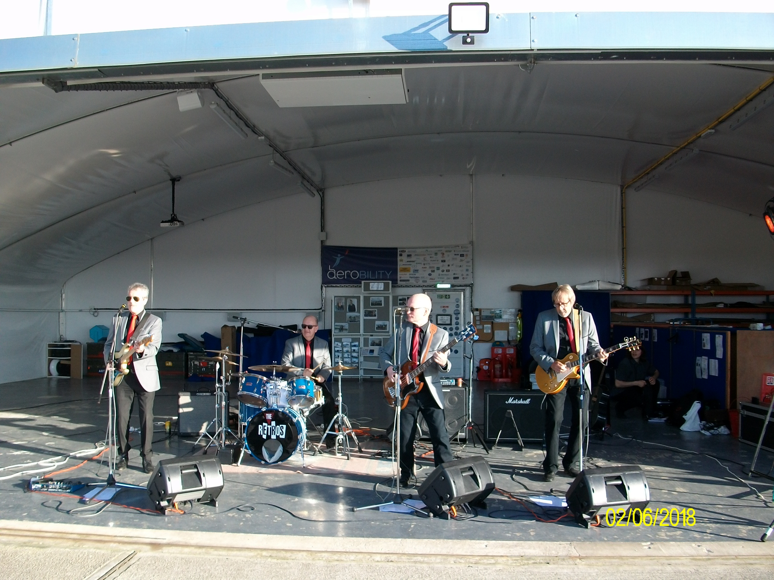 "The Retros" Band Playing Classic Party Tracks From Across The Decades