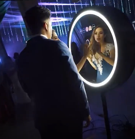 Luxury Beauty Mirror Pod