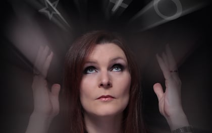 Be Amazed & Amused By A Female Member Of The Inner Magic Circle