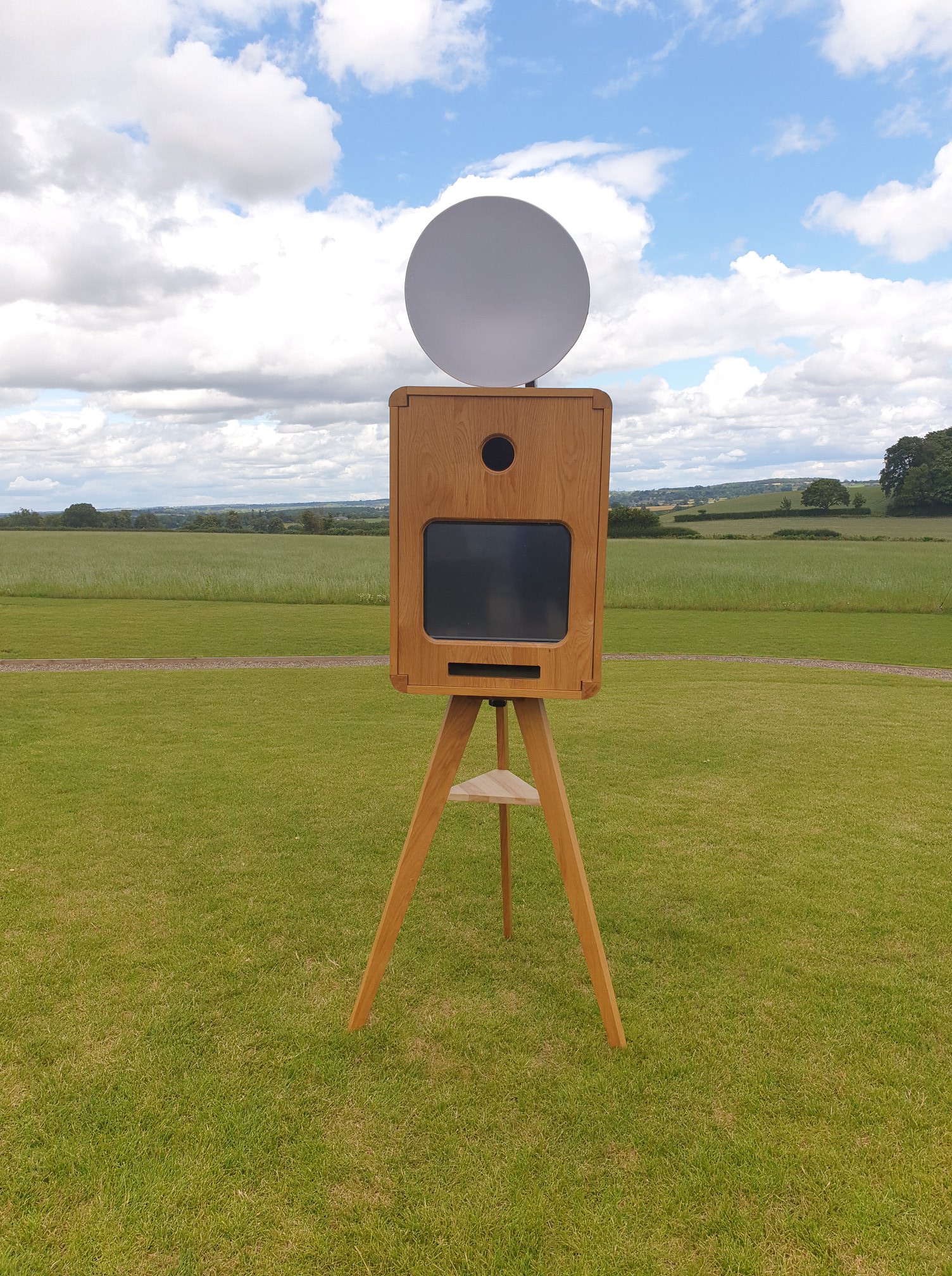 Vintage-Style Selfie Pod for All Your Guests