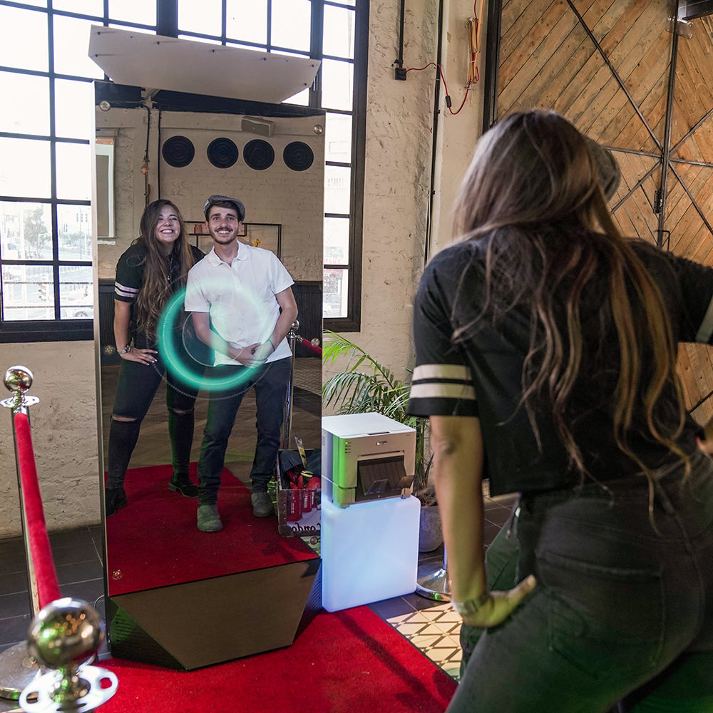 Stylish Selfie Mirror X, the Ultimate Selfie Mirror