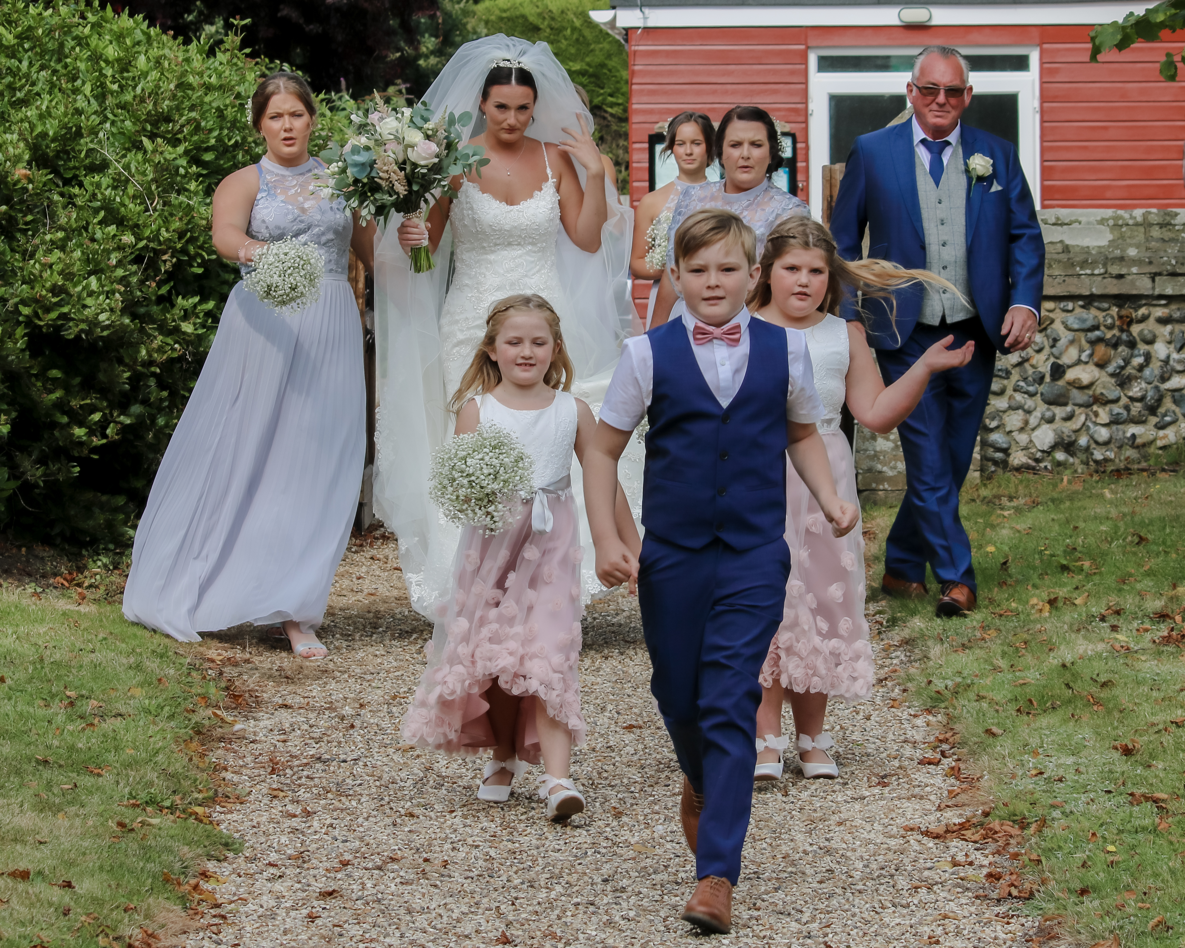 Candid & Unobtrusive Wedding Imagery
