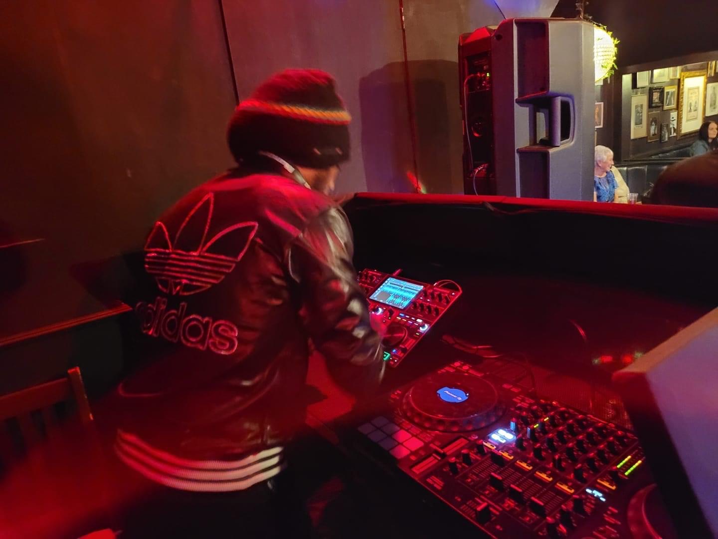  Nineshoxxx Entertainment- DJ Service 