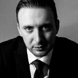 Paul Fowler Magician & Hypnotist