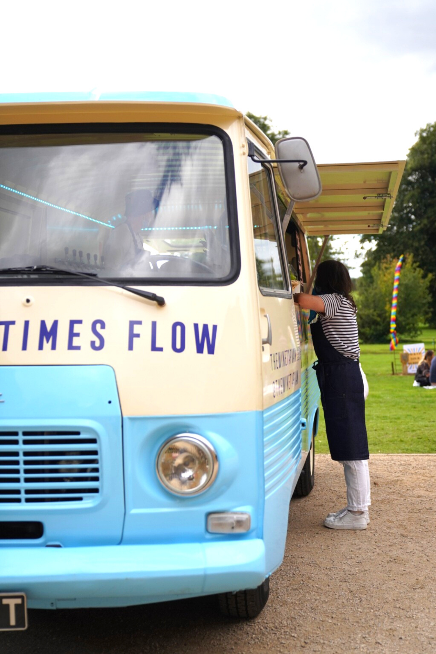 Gorgeous 1970s Van with Wine-On-Tap & Full Bar Menu