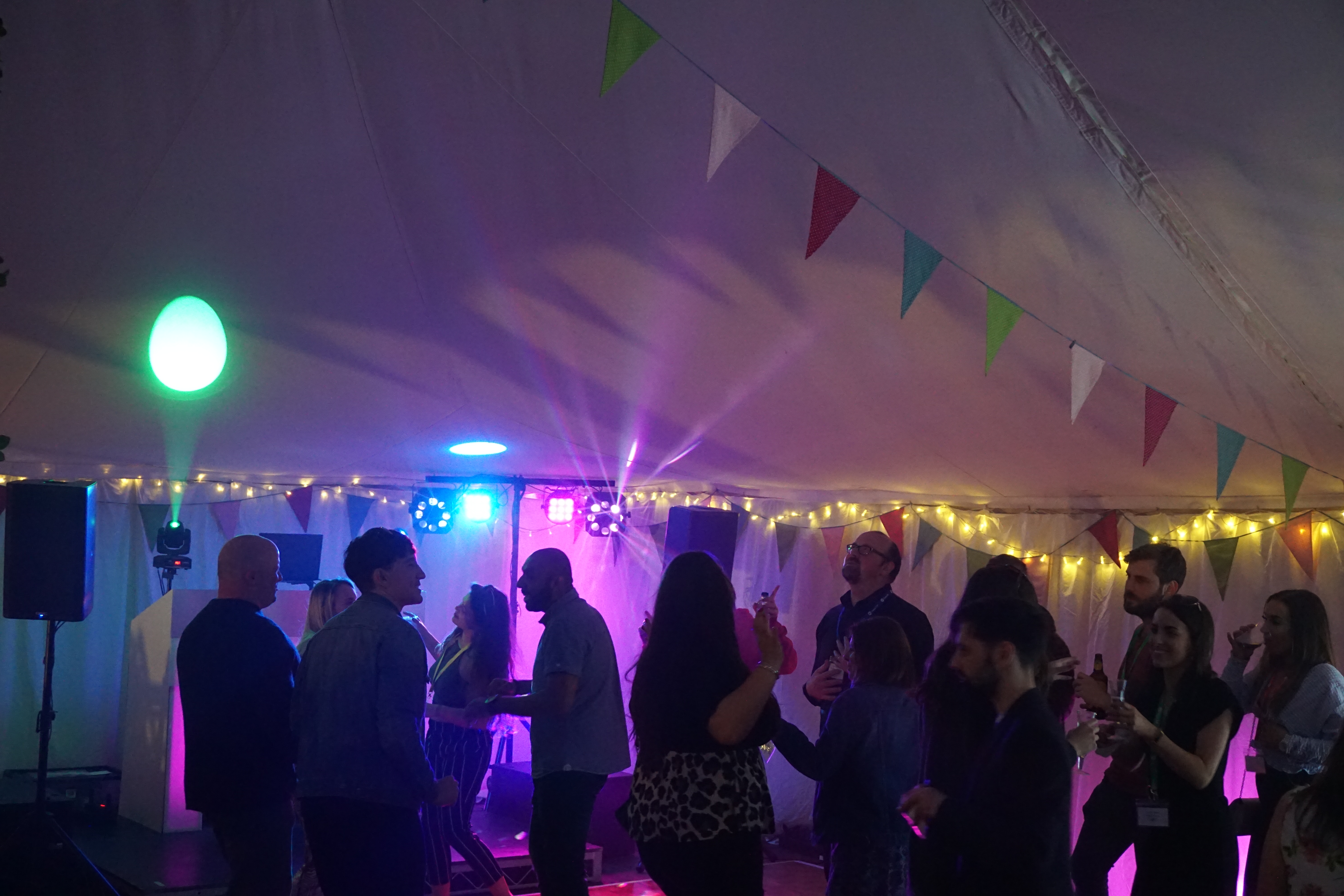 Professional & Experienced DJ Ash Playing All The Hits