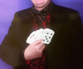Table & Close-Up Magician with a Unique Entertainment Style