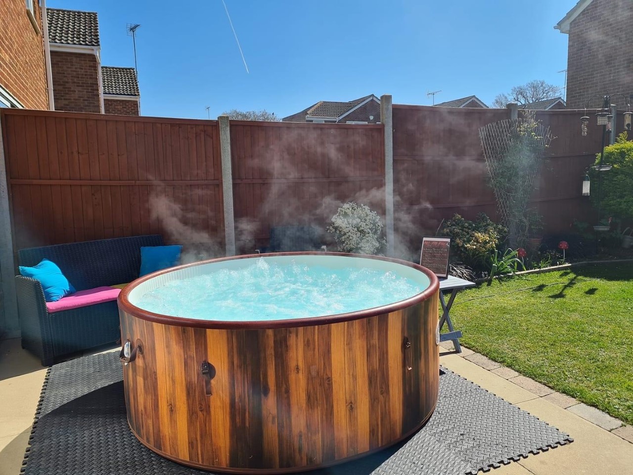 Leisure & Relaxation in Beautiful Hot Tub