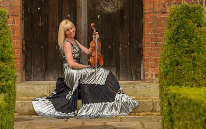 Hayley Pomfrett Plays Elegant & Modern Violin Music