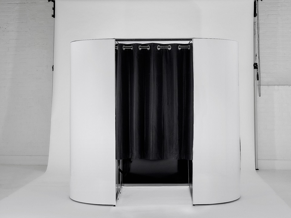 Different Skins Oval Enclosed Photo Booth