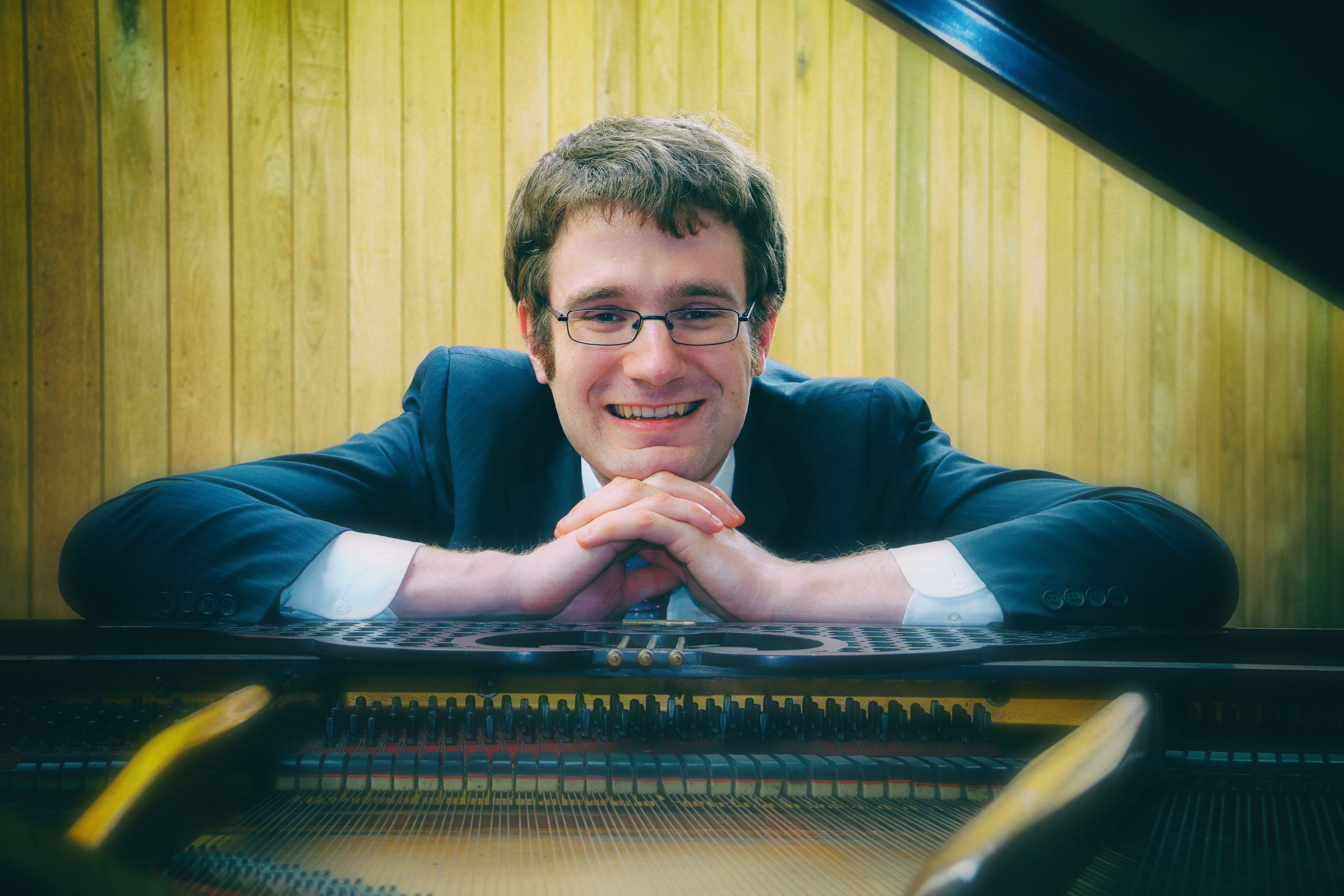 Tom Kelsey, Pianist with a Large & Diverse Repertoire