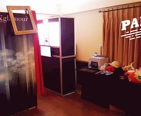 Super Sized Spacious Photo Booth