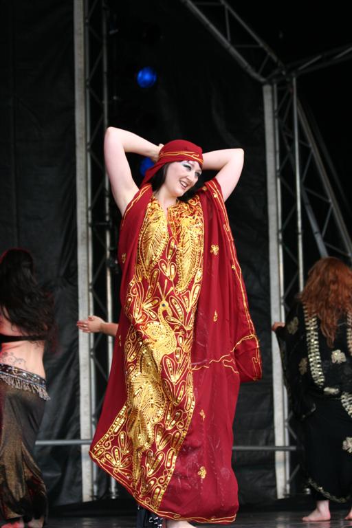 Professional Belly Dancer Bringing Glamour & Elegance with Dance