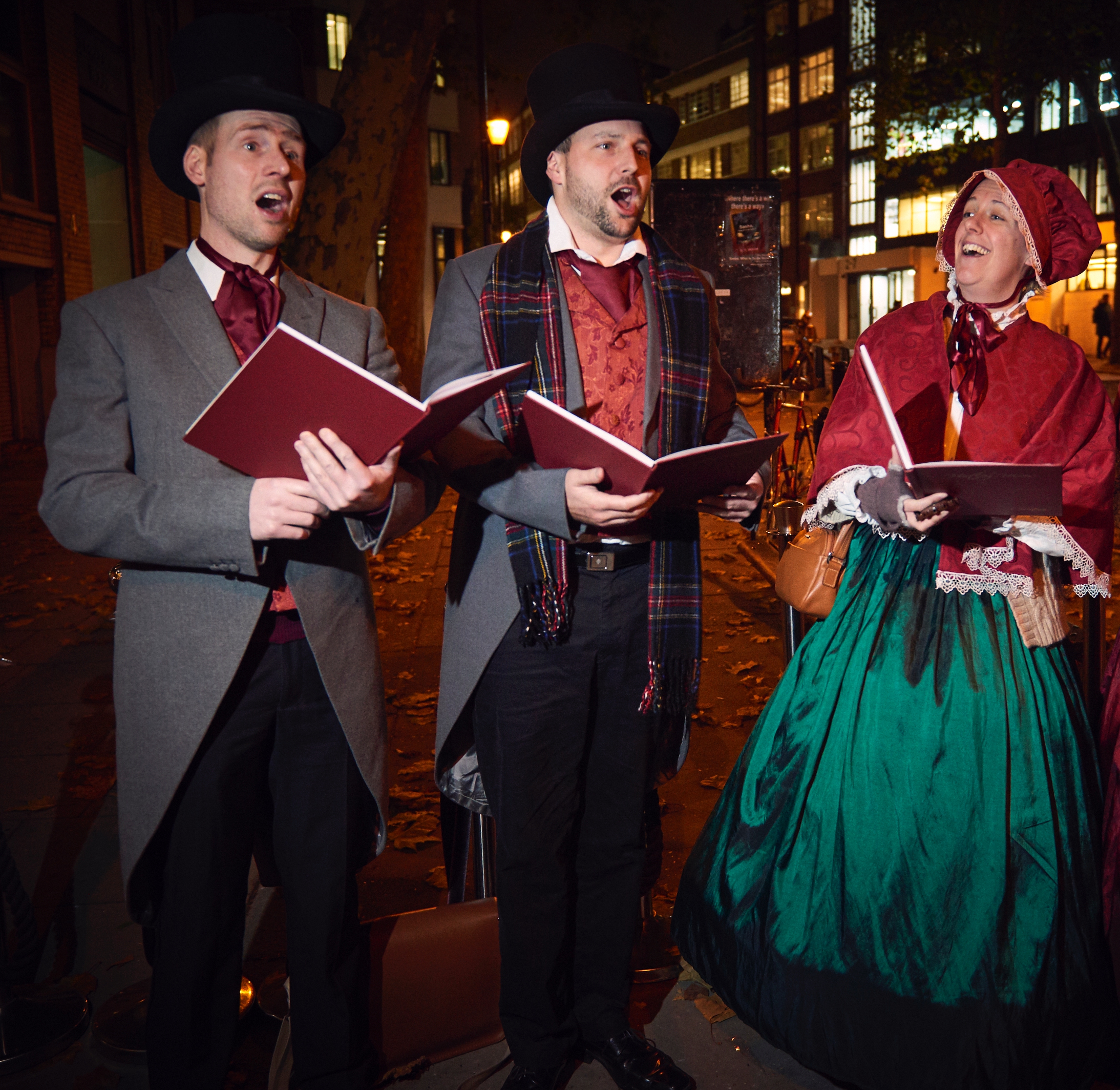 "The Carollers" Trio Sing Fabulous Festive Favourites