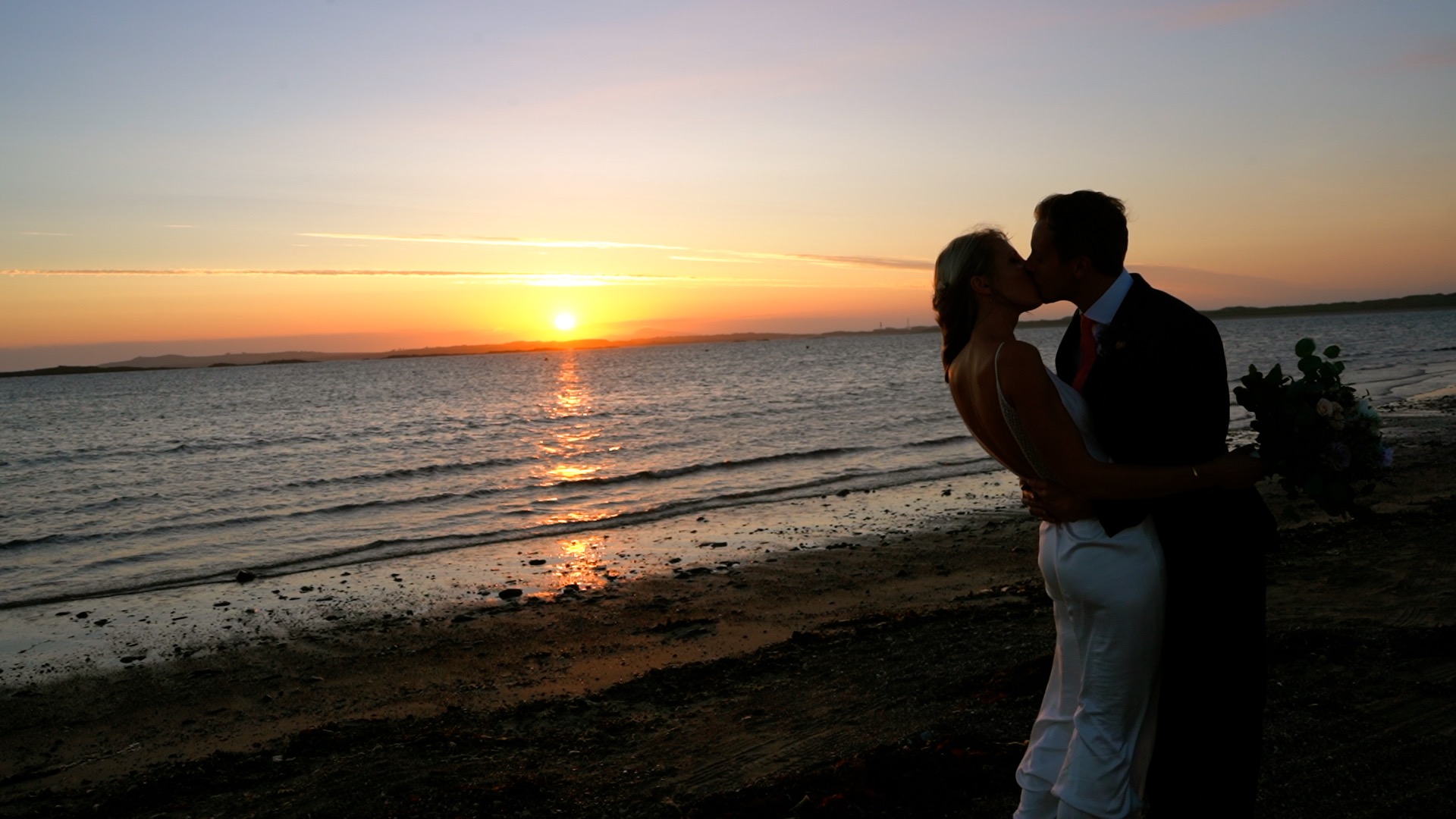 Unobtrusive & Relaxed Wedding Video Highlights Film