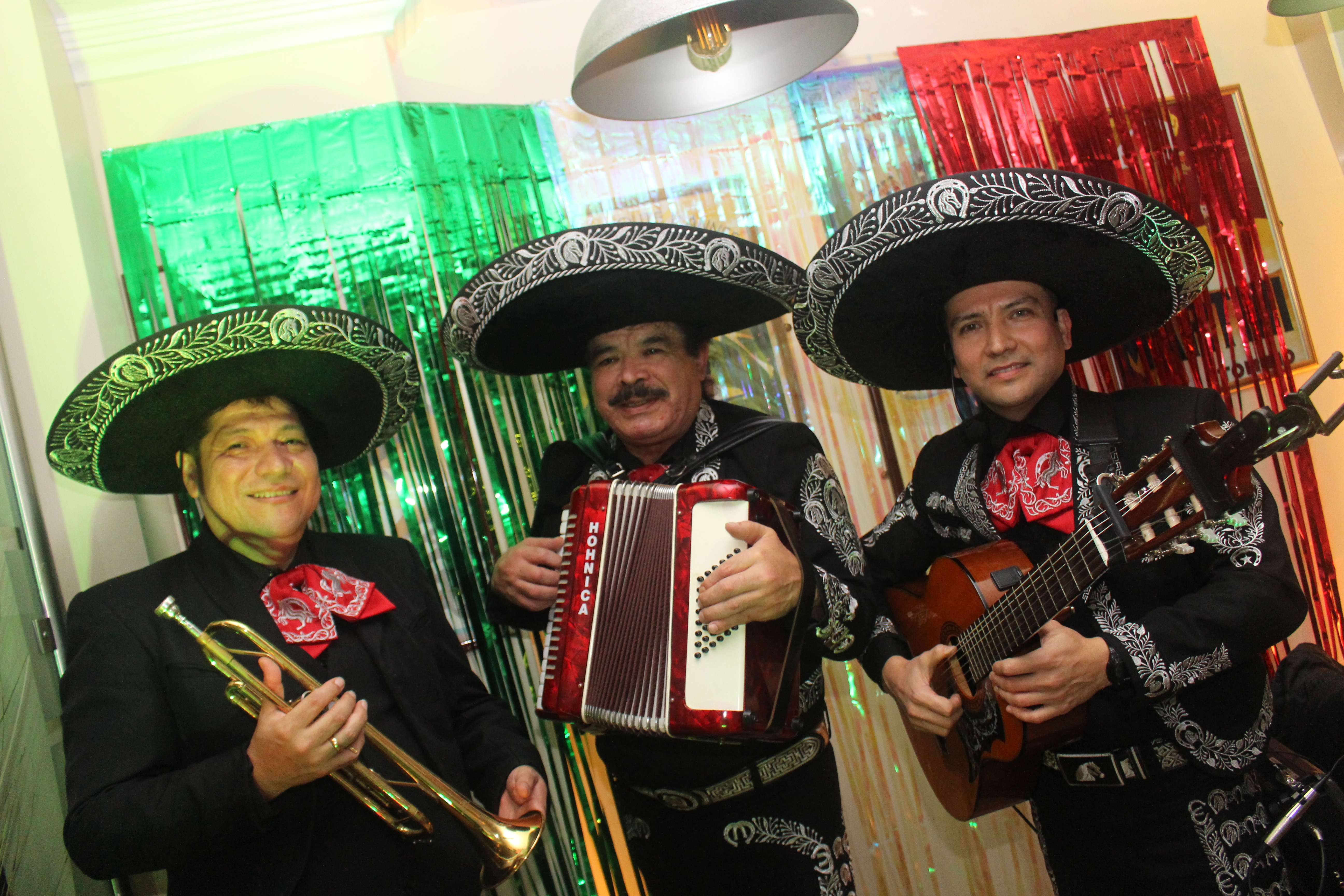 'Mariachi Amigo' Traditional Mexican Repertoire & English Songs