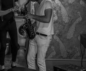 Solo Saxophonist Archie Plays Vintage & Modern Covers
